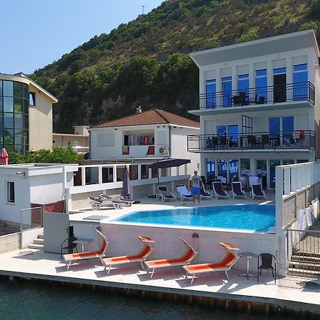 Apartments Riverside Herceg Novi Exteriör bild