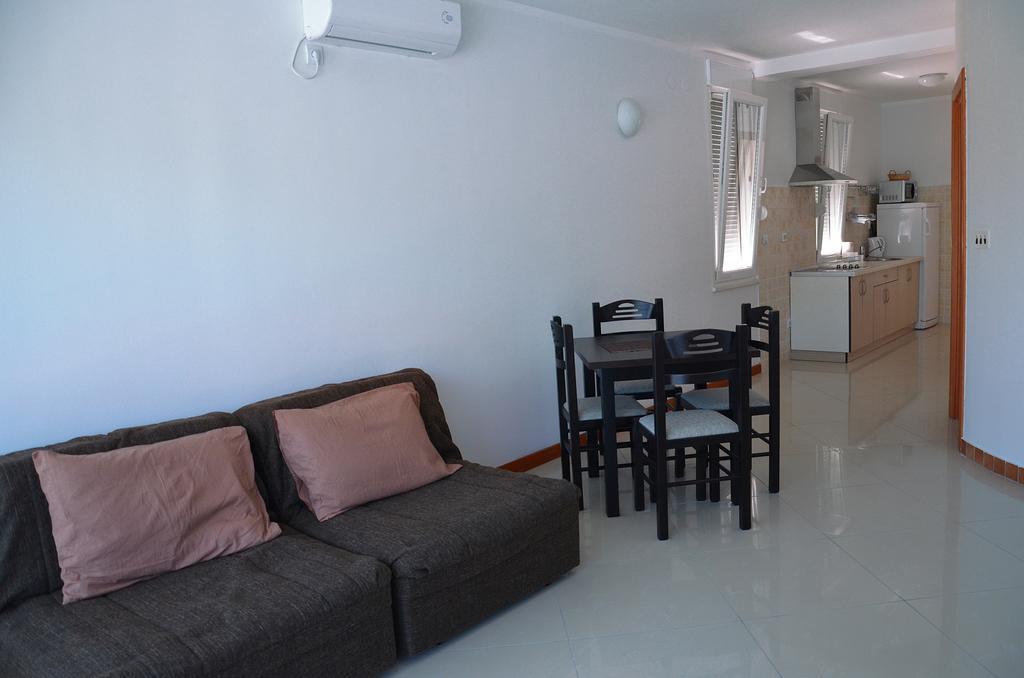 Apartments Riverside Herceg Novi Rum bild
