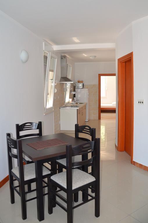 Apartments Riverside Herceg Novi Rum bild
