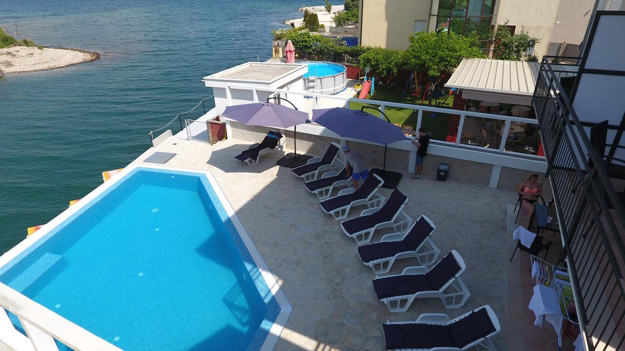 Apartments Riverside Herceg Novi Exteriör bild